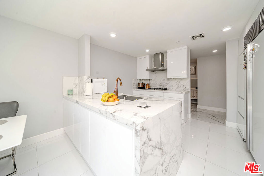 4925 Wilshire Boulevard 302 Property Photo 5