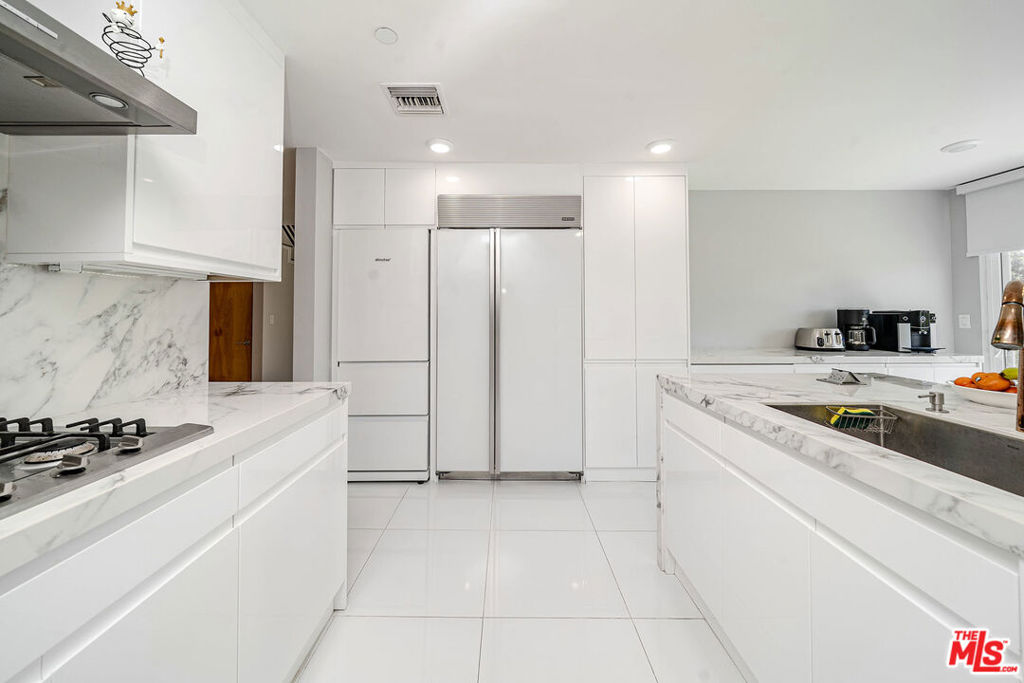 4925 Wilshire Boulevard 302 Property Photo 8