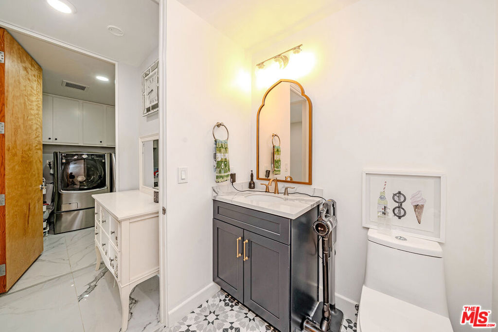 4925 Wilshire Boulevard 302 Property Photo 10