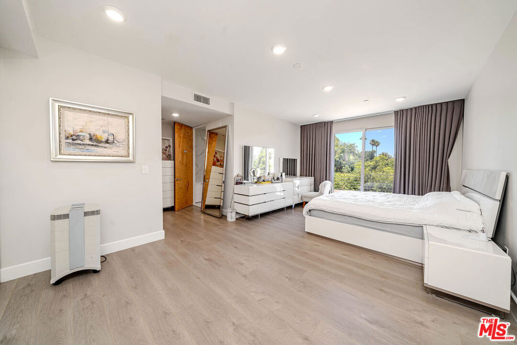 4925 Wilshire Boulevard 302 Property Photo 17