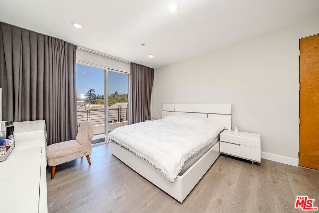 4925 Wilshire Boulevard 302 Property Photo 18