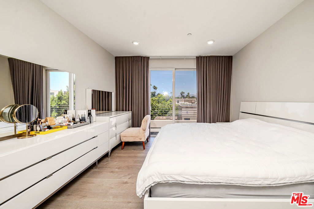 4925 Wilshire Boulevard 302 Property Photo 19