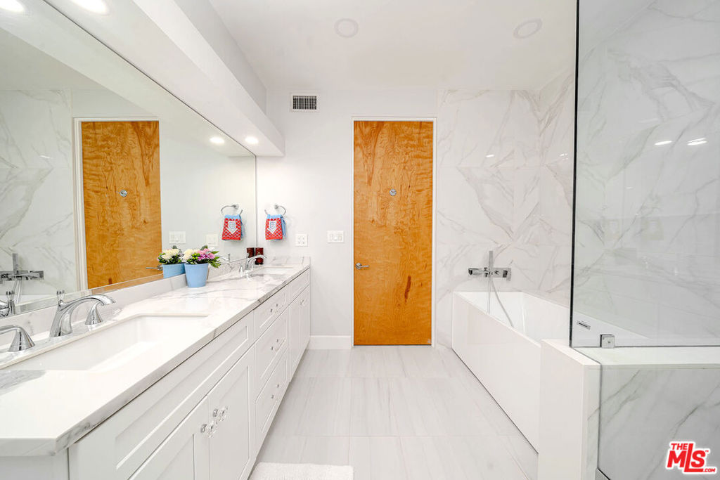 4925 Wilshire Boulevard 302 Property Photo 21