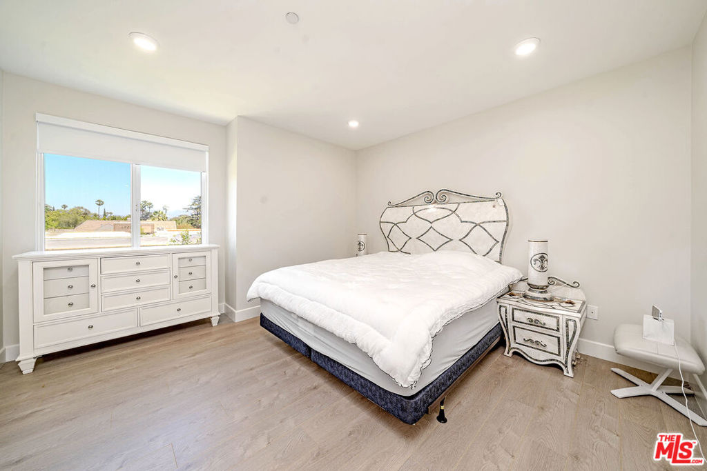 4925 Wilshire Boulevard 302 Property Photo 22