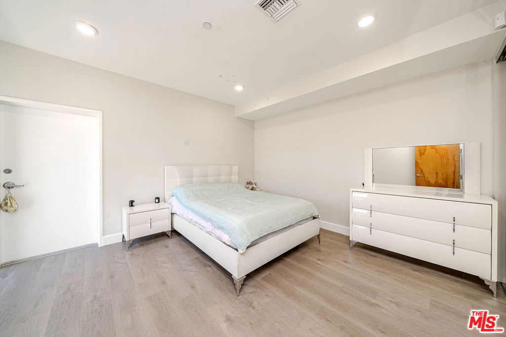 4925 Wilshire Boulevard 302 Property Photo 25