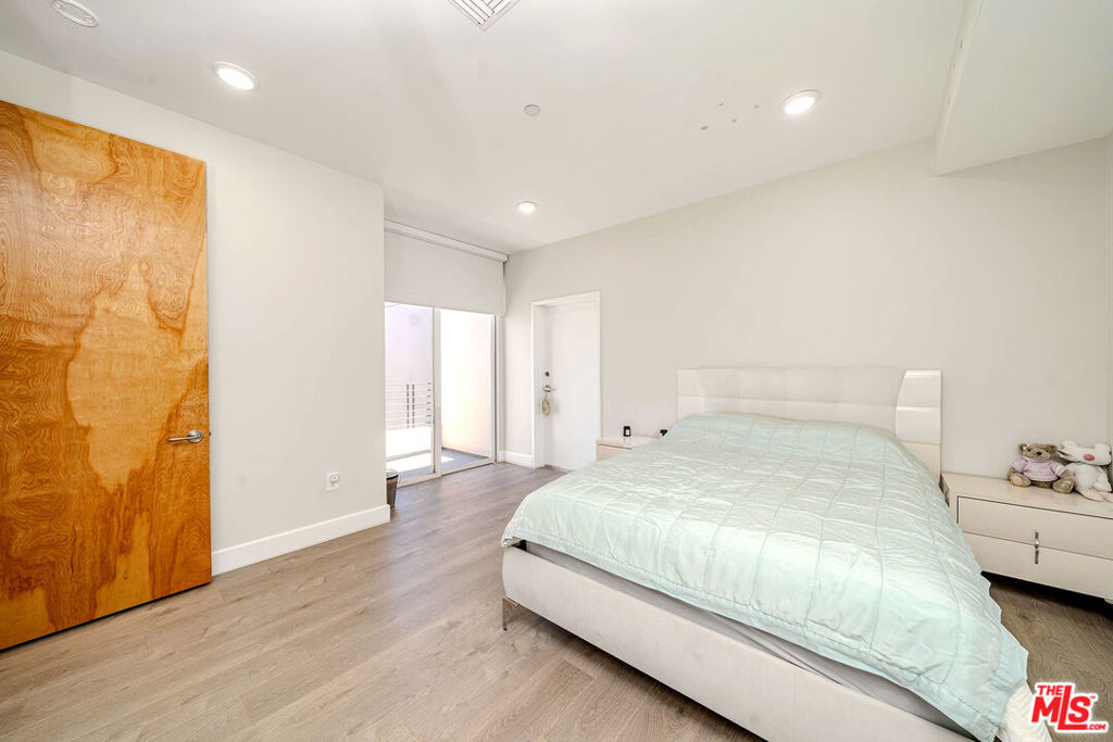 4925 Wilshire Boulevard 302 Property Photo 26