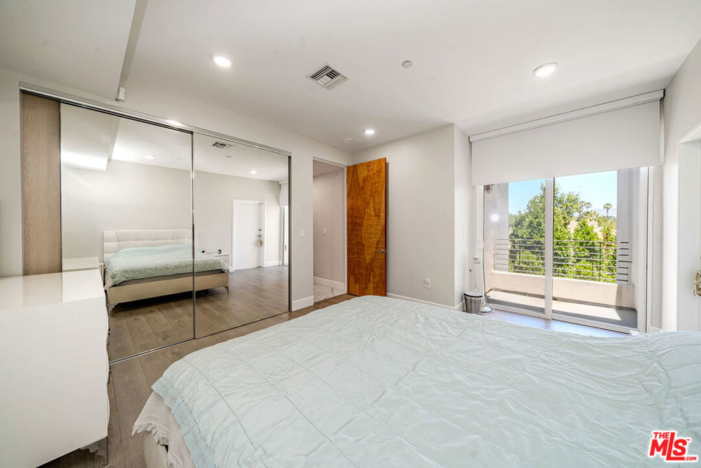 4925 Wilshire Boulevard 302 Property Photo 27