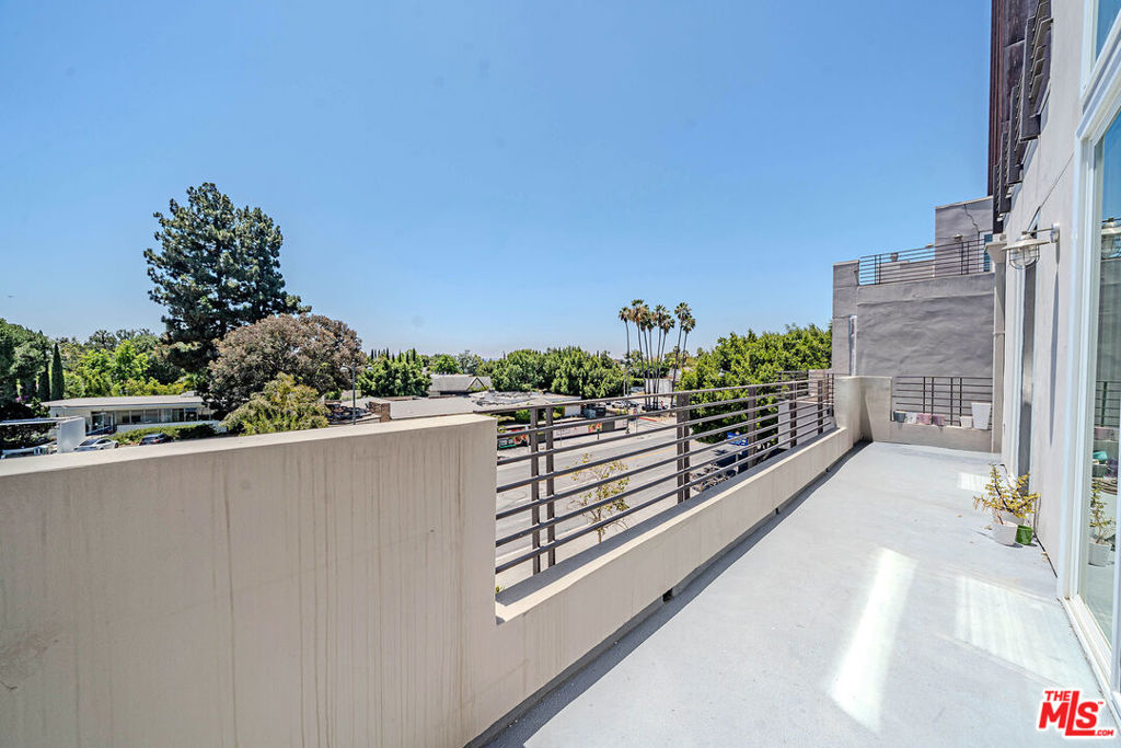 4925 Wilshire Boulevard 302 Property Photo 32