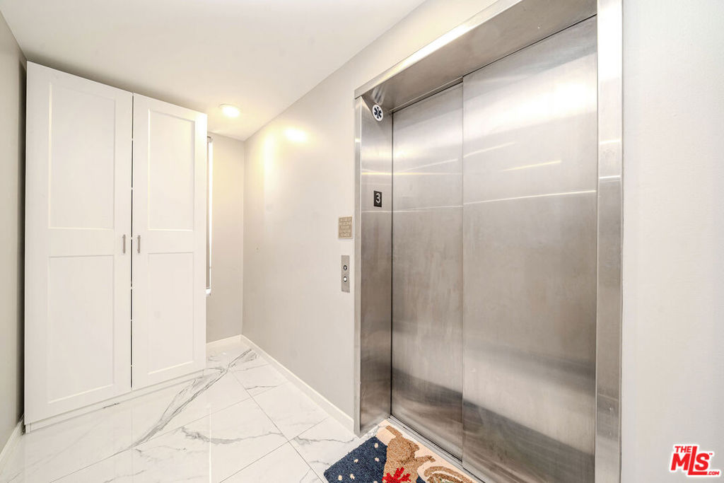 4925 Wilshire Boulevard 302 Property Photo 33