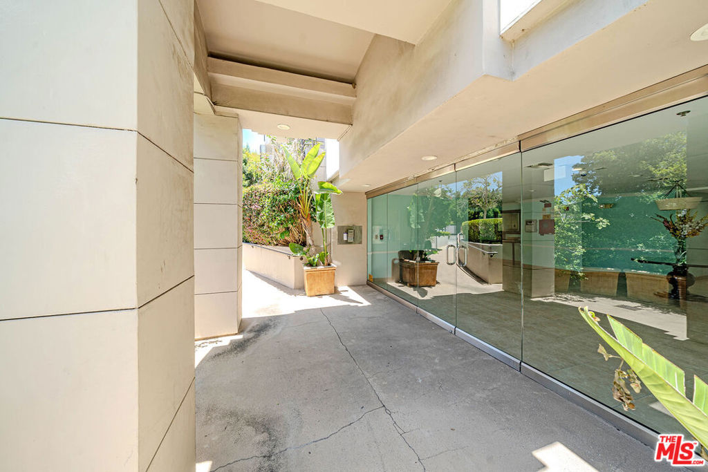 4925 Wilshire Boulevard 302 Property Photo 37
