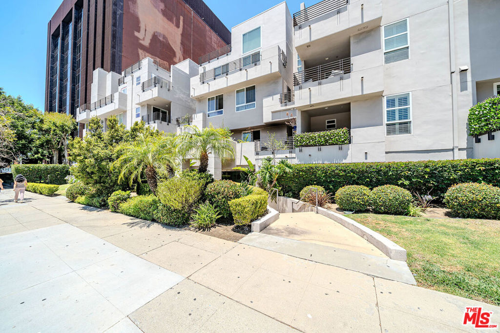 4925 Wilshire Boulevard 302 Property Photo 40