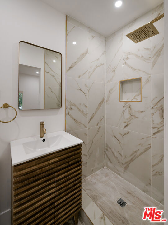 5729 Carlton Way 3/4 Property Photo 11