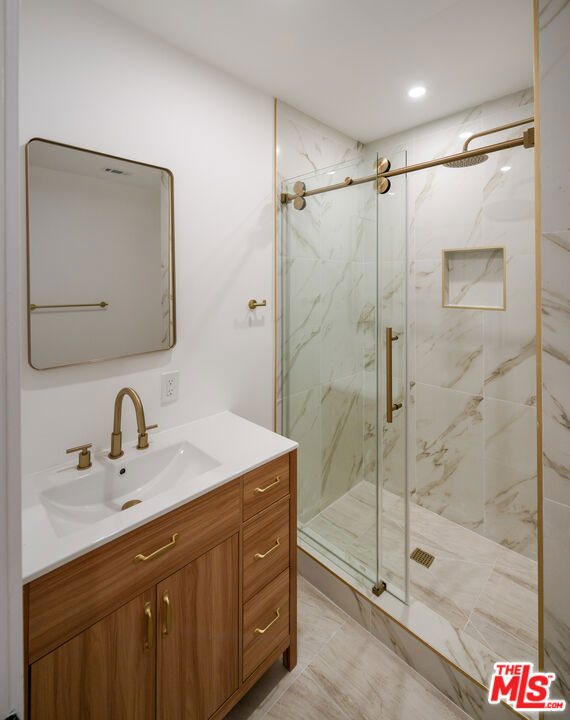 5729 Carlton Way 3/4 Property Photo 14