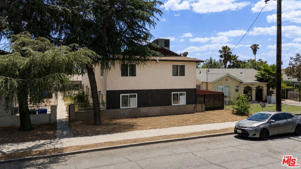 221 E 19th Street Property Photo 2