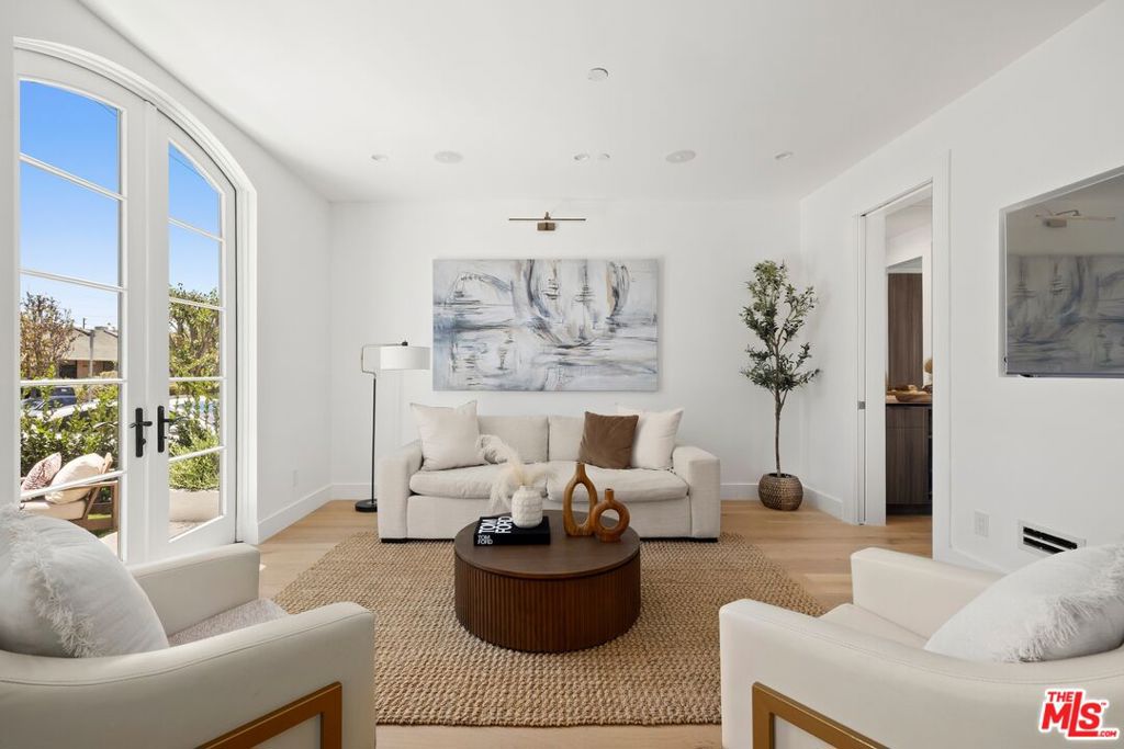 1707 S Stanley Avenue Property Photo 3