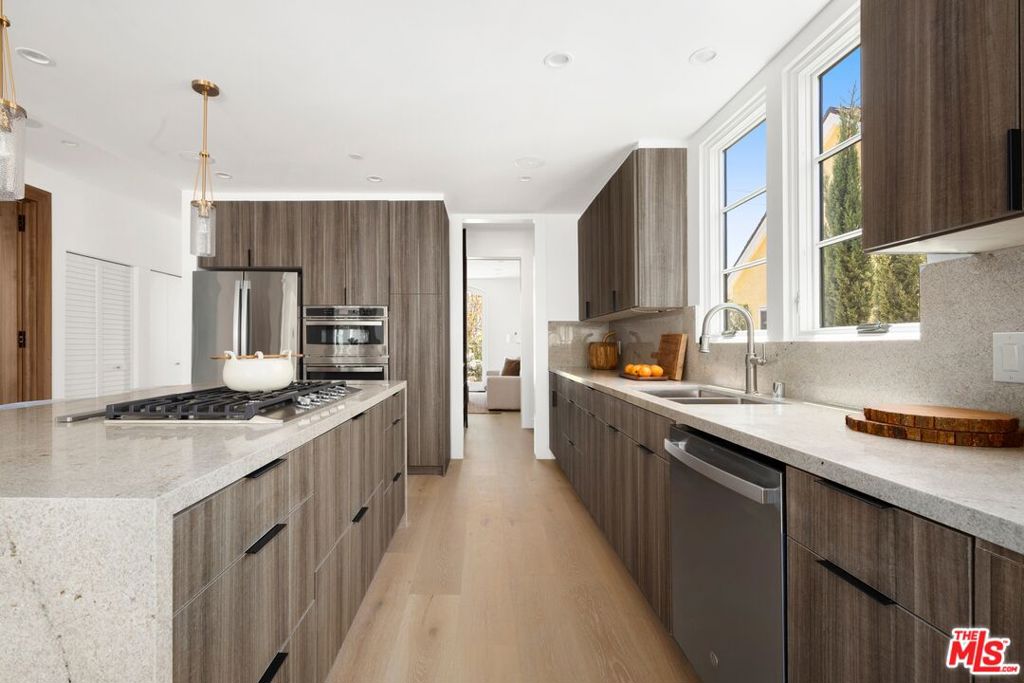 1707 S Stanley Avenue Property Photo 6
