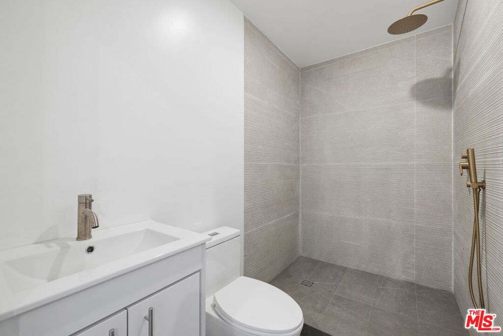1707 S Stanley Avenue Property Photo 23