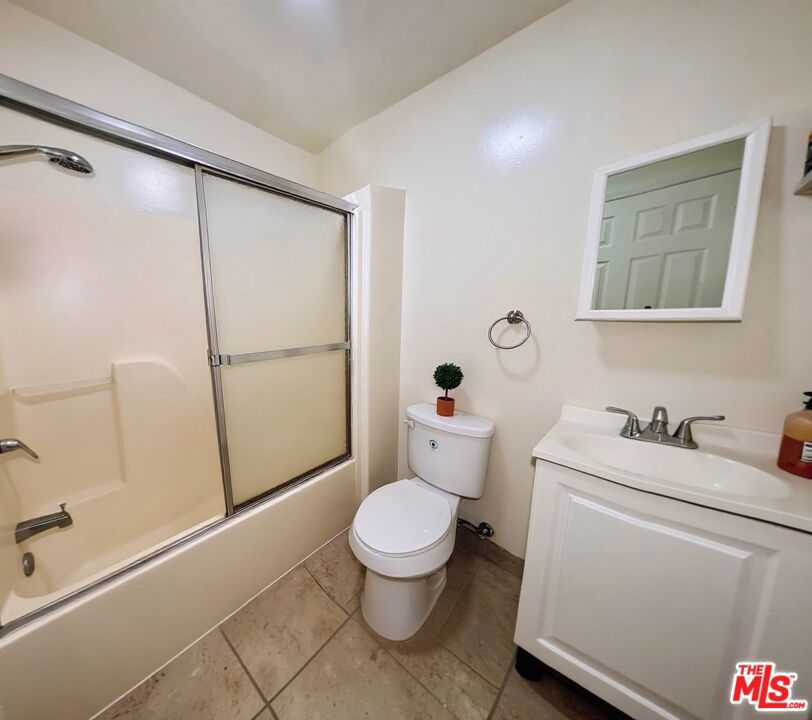 4343 W 4th Street D Property Photo 2