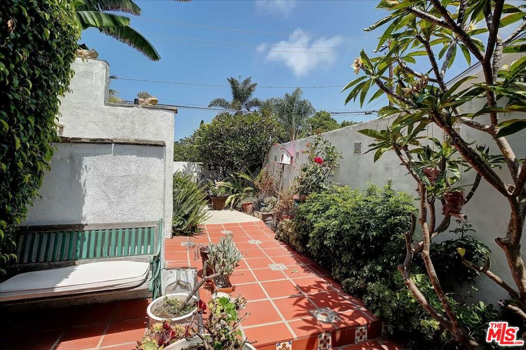 936 N Nopal Street Property Photo 23