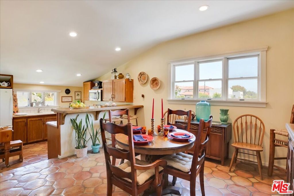 936 N Nopal Street Property Photo 31