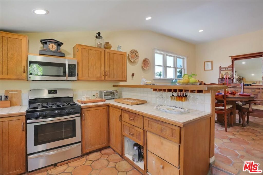 936 N Nopal Street Property Photo 33
