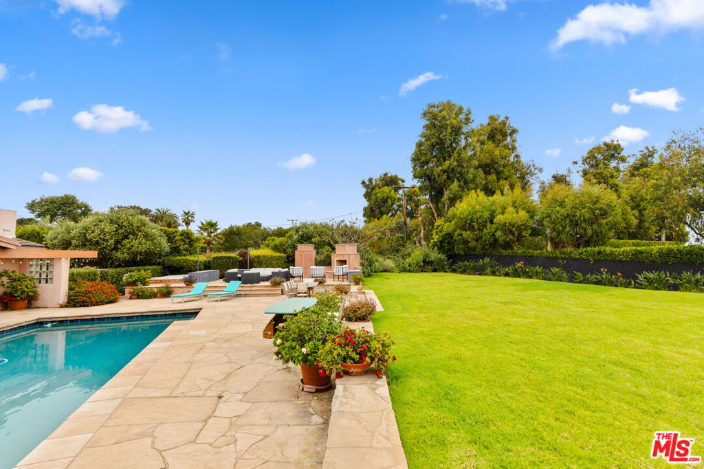 7122 Dume Drive Property Photo 16