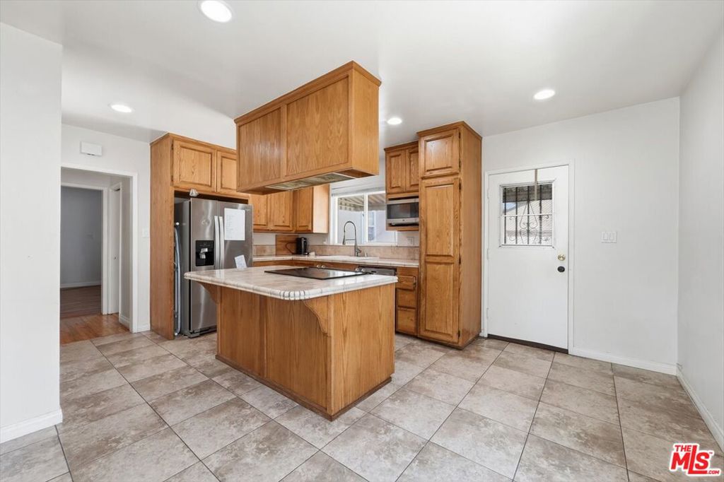 4254 Gaviota Avenue Property Photo 6