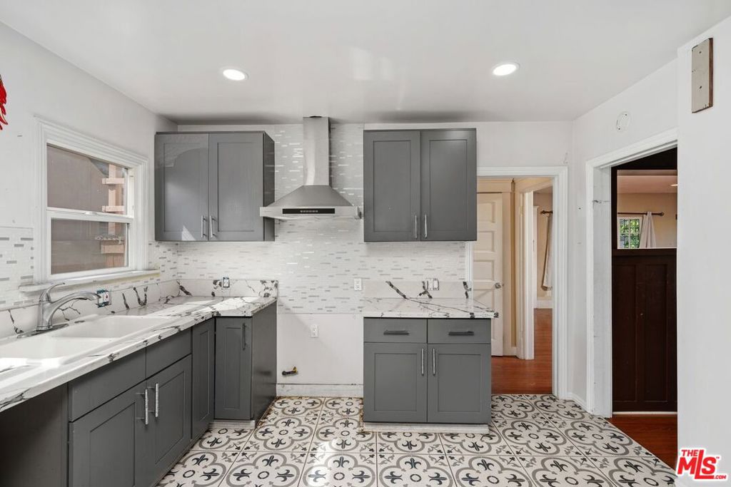 4812 Arlington Avenue Property Photo 1