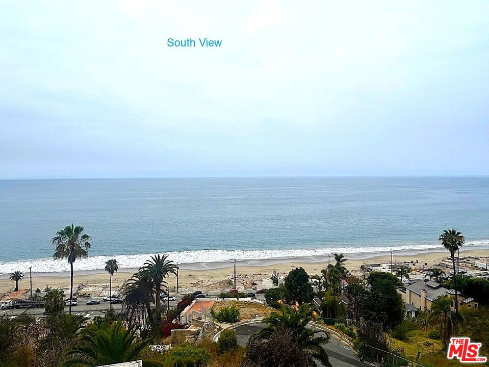 21540 Rambla Vista Property Photo 3