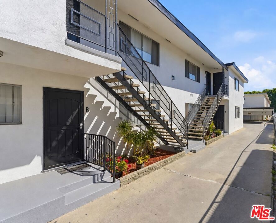 11936 Grevillea Avenue Property Photo 5