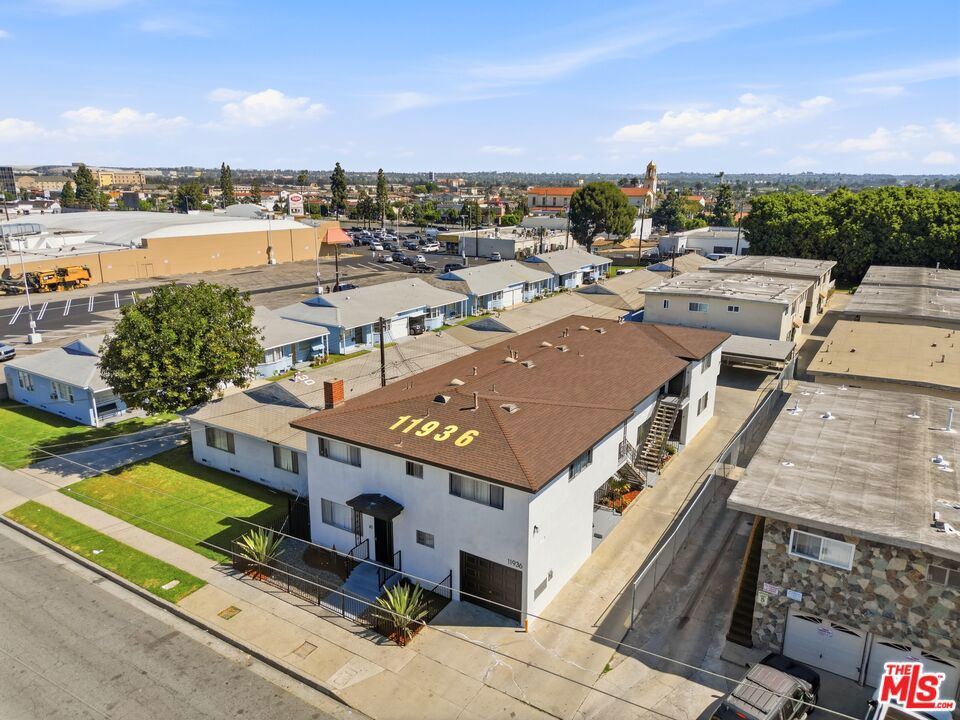 11936 Grevillea Avenue Property Photo 6
