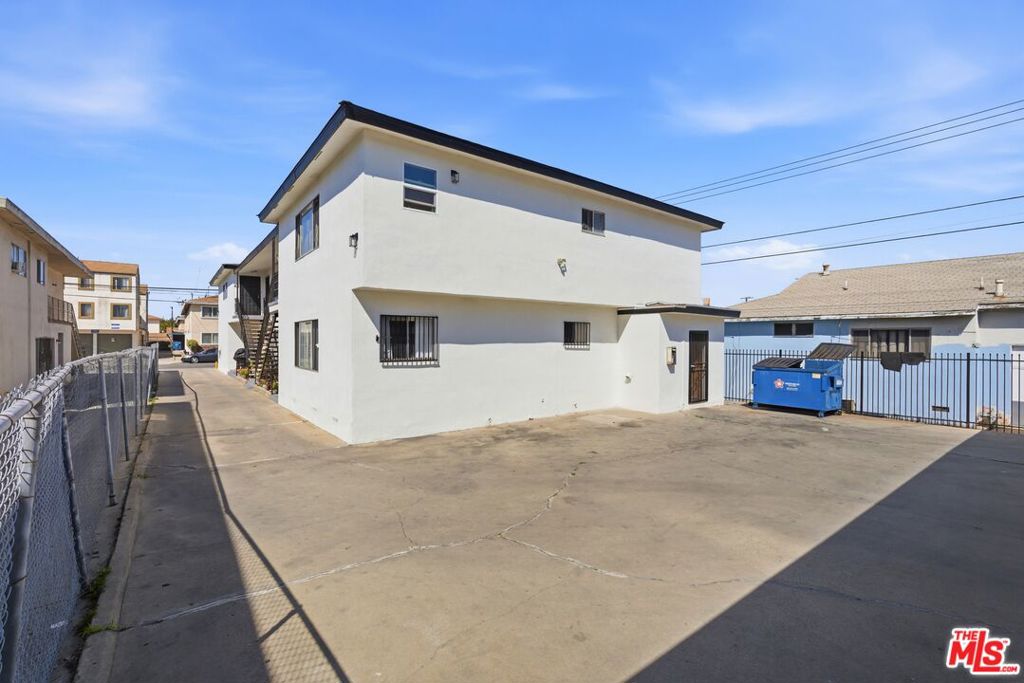 11936 Grevillea Avenue Property Photo 8