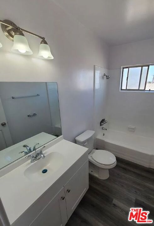 11936 Grevillea Avenue Property Photo 13