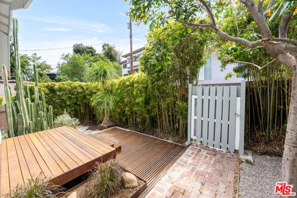 1843 Lucile Avenue Property Photo 3
