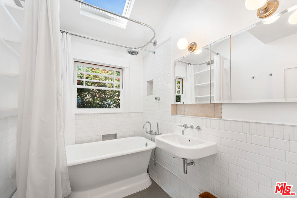 1843 Lucile Avenue Property Photo 16