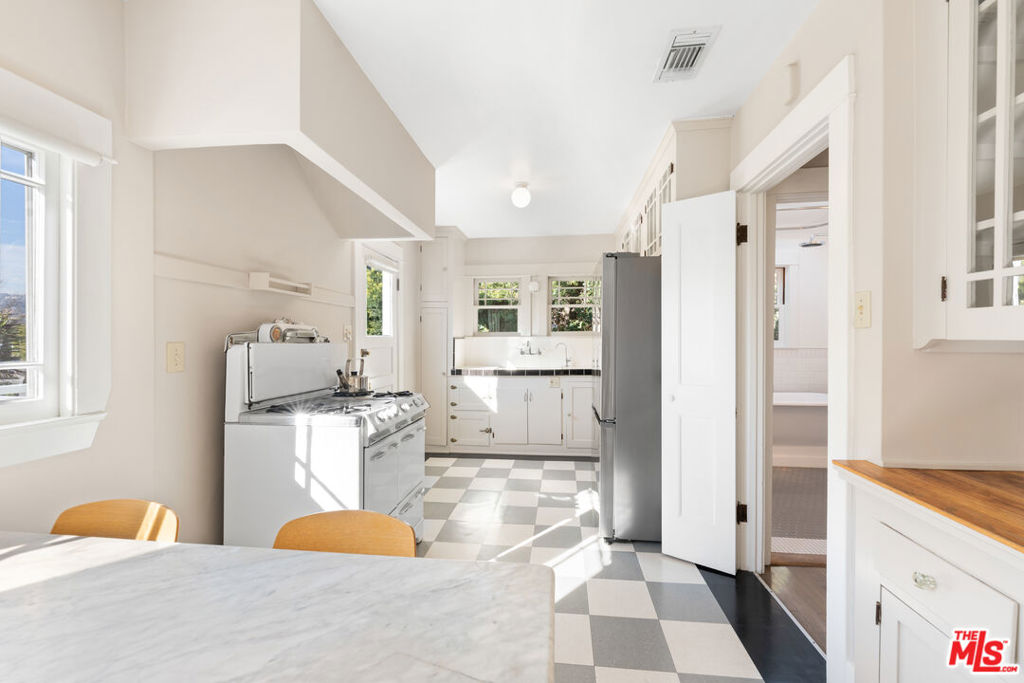 1843 Lucile Avenue Property Photo 18