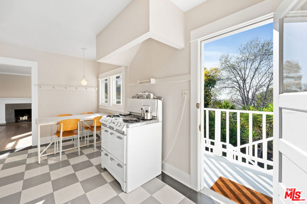 1843 Lucile Avenue Property Photo 21