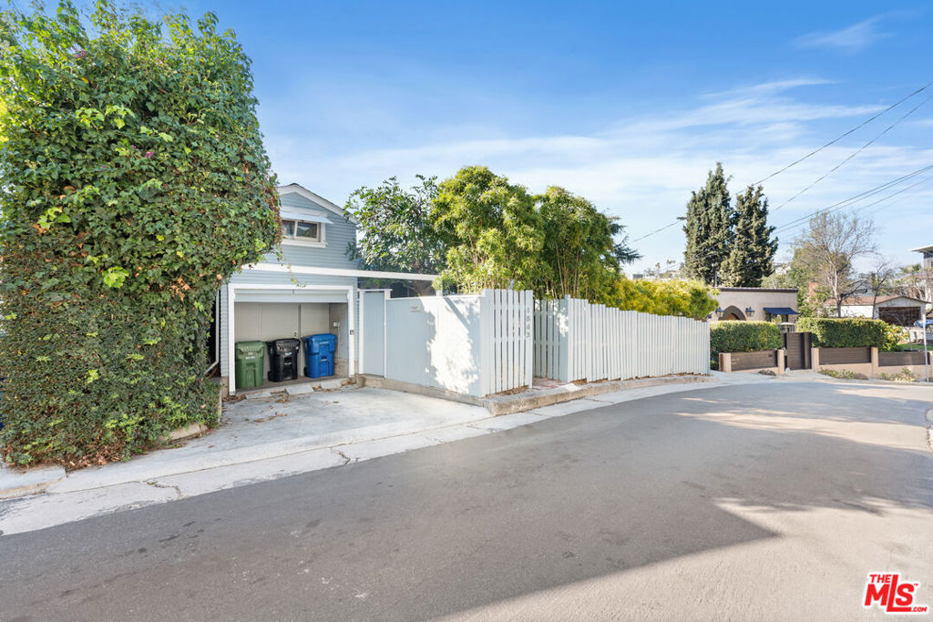 1843 Lucile Avenue Property Photo 43
