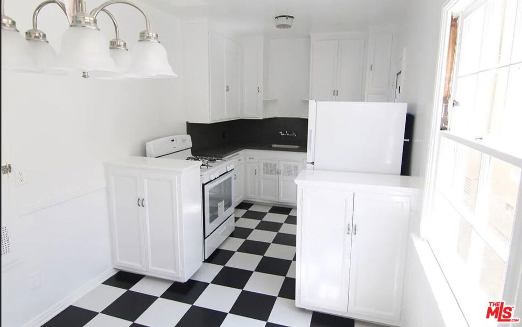 10360 Ashton Avenue 10360 1/2 Property Photo 6