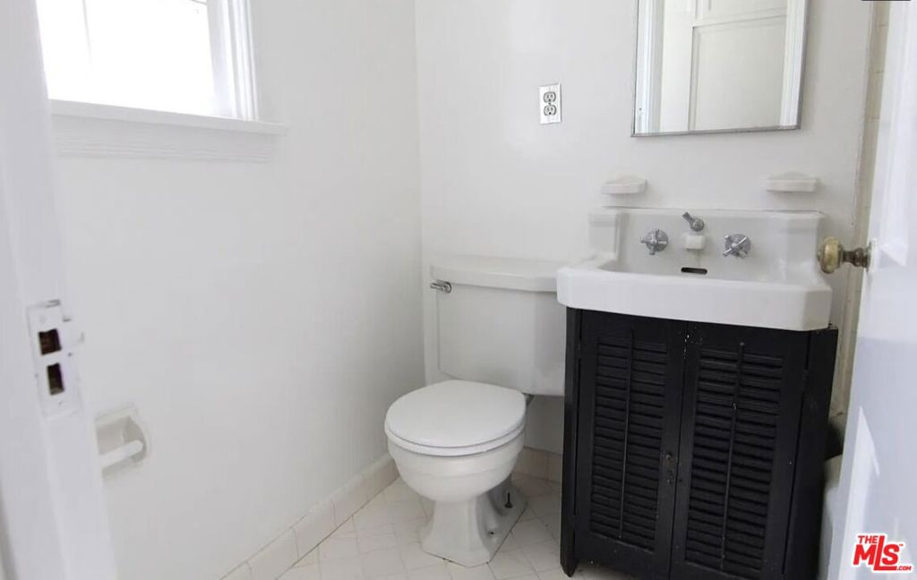 10360 Ashton Avenue 10360 1/2 Property Photo 11
