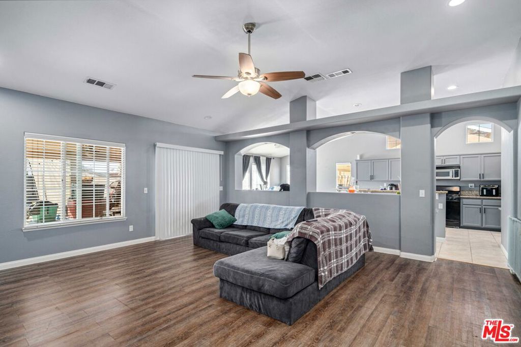9516 Mendiburu Road Property Photo 4