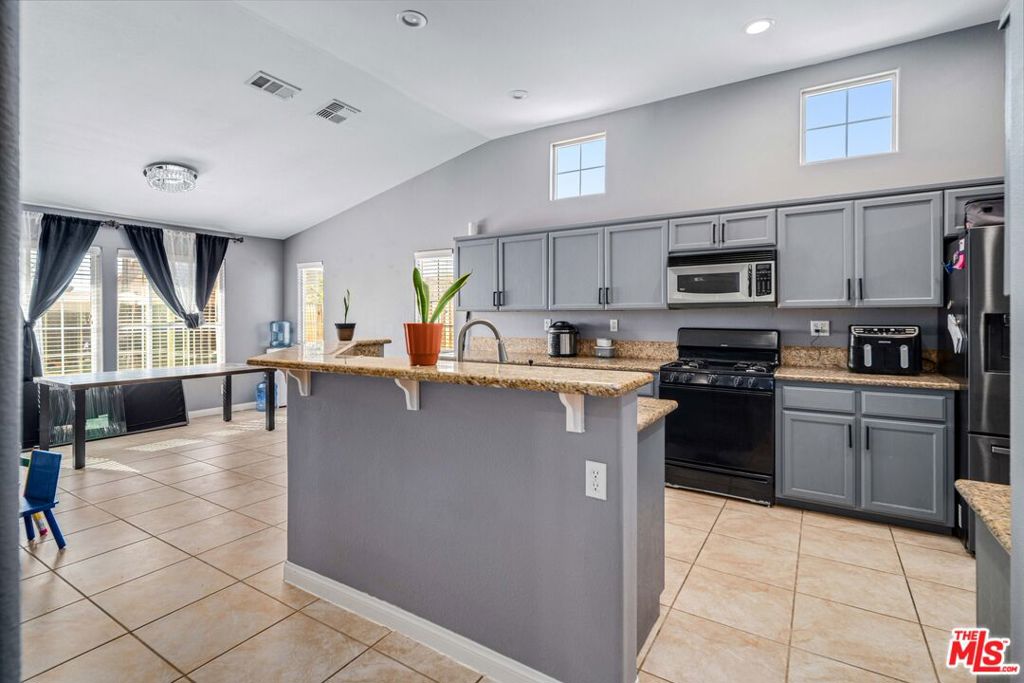 9516 Mendiburu Road Property Photo 7