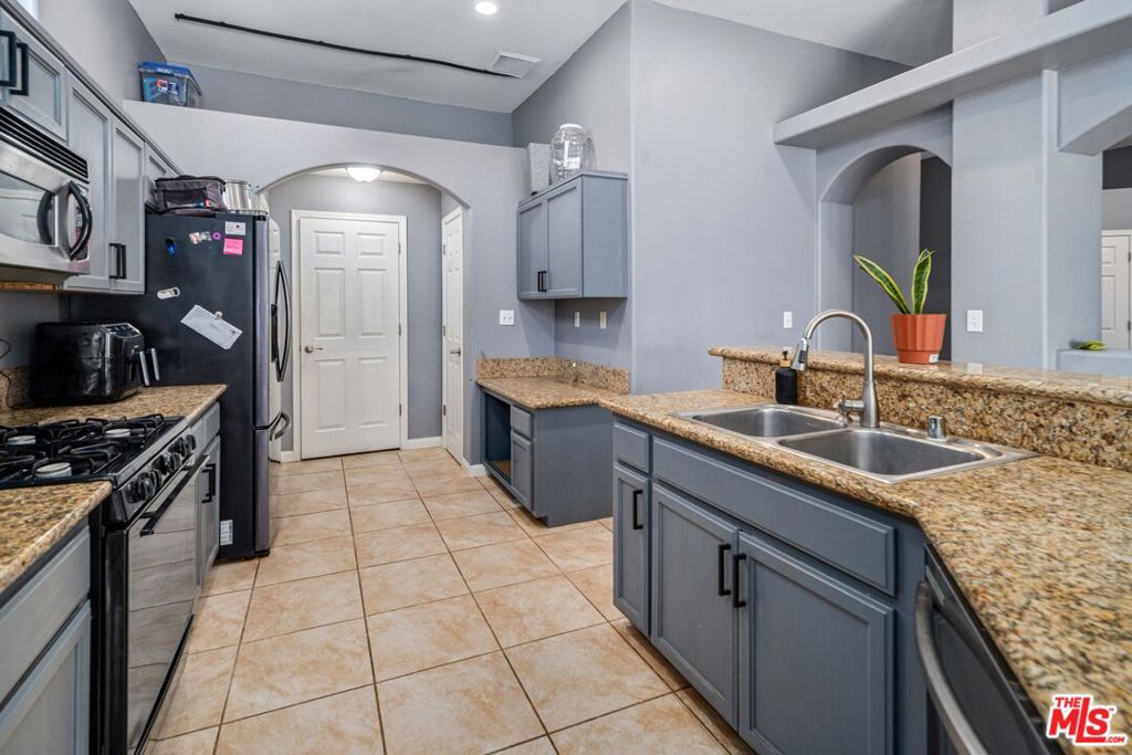 9516 Mendiburu Road Property Photo 10