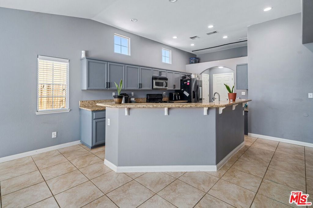 9516 Mendiburu Road Property Photo 11