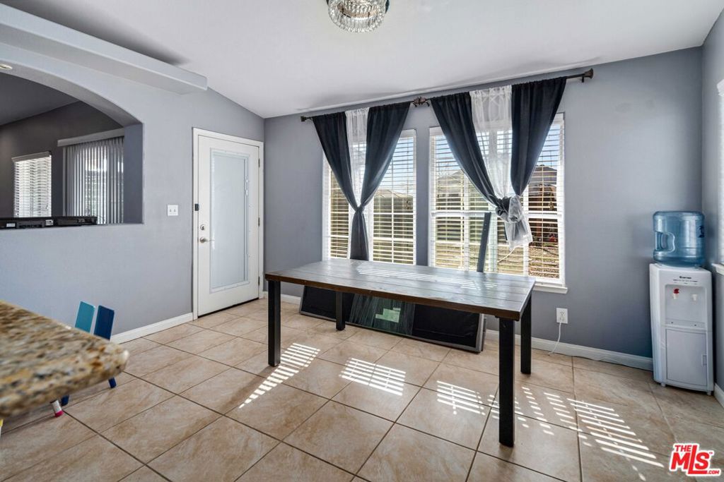 9516 Mendiburu Road Property Photo 12