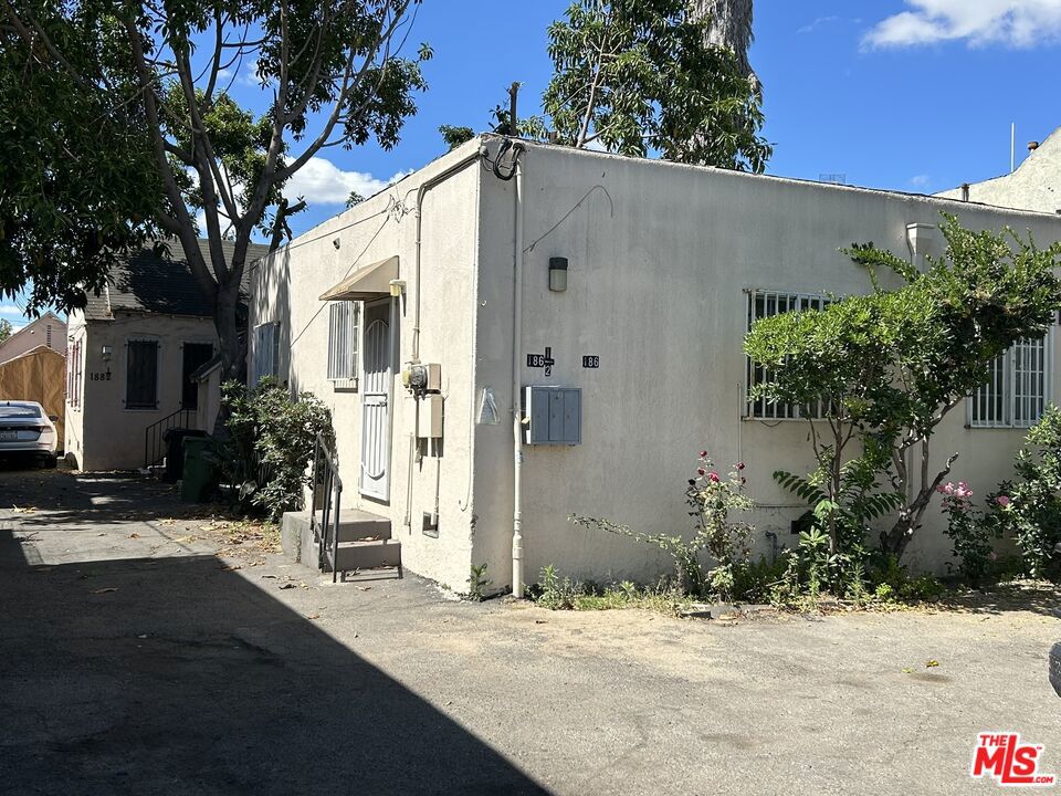 186 E Vernon Avenue Property Photo 1