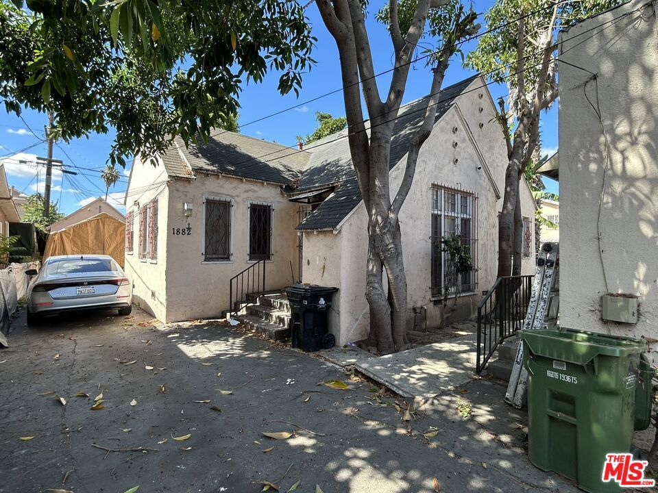 186 E Vernon Avenue Property Photo 2