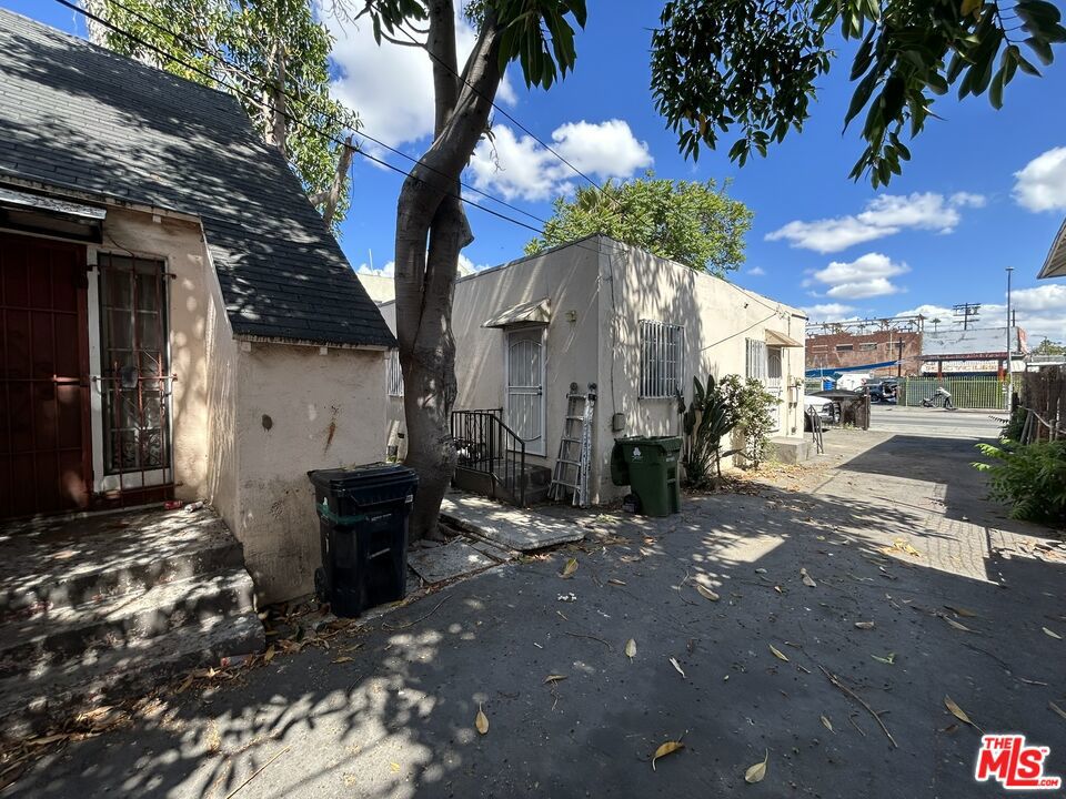 186 E Vernon Avenue Property Photo 3