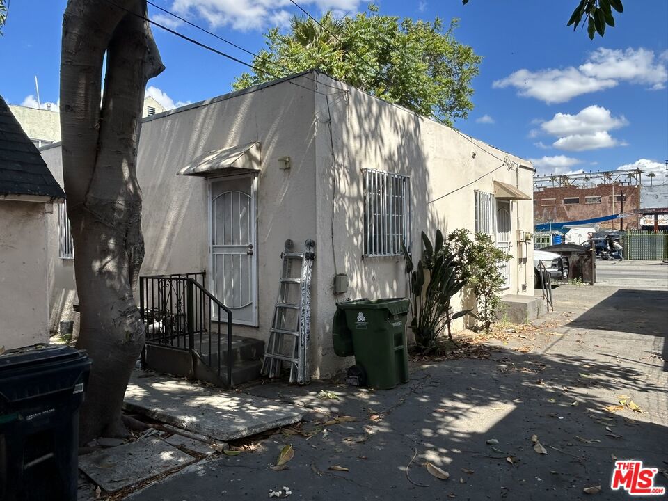 186 E Vernon Avenue Property Photo 4