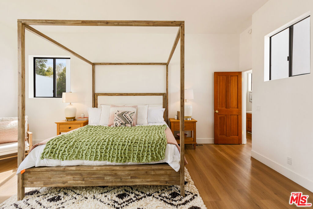 29221 Heathercliff Road 13 Property Photo 4
